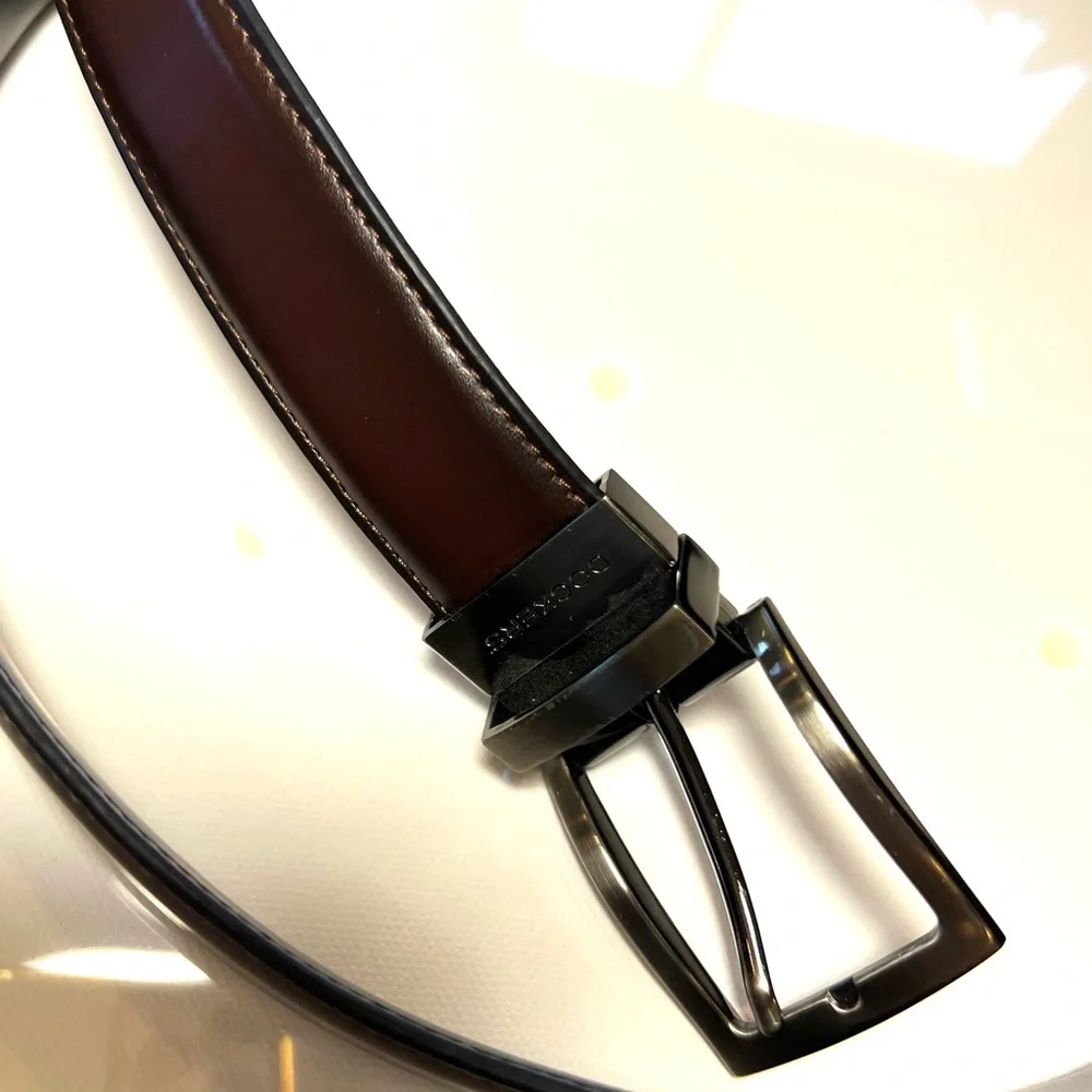 Dockers leather Men's Brown Leather Belt 48/120 like new